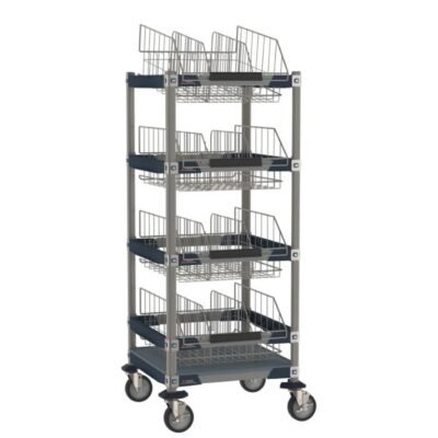 Carro para almacenamiento de soluciones IV Metro Max I, ideal para transportar y almacenar artículos voluminosos o con formas irregulares. Las cestas tienen un acabado epoxi con protección antimicrobiana Microban® integrada y frente semiabierto para facilitar el acceso. Se pueden montar en posición horizontal o en un ángulo de 10° para la rotación de productos. Cada cesta incluye dos divisores y un portaetiquetas. Los divisores se ajustan horizontalmente. Dimensiones • Ancho: 24” (610 mm) • Longitud: 24”, 42”, 60” (610 mm, 1067 mm, 1524 mm) • Alto: 60” (1524 mm) Ruedas • Incluye cuatro ruedas de 5” (127 mm), dos de ellas con freno. Nota importante No son aptas para cámaras frigoríficas Las medidas y configuraciones pueden variar según el modelo seleccionado.